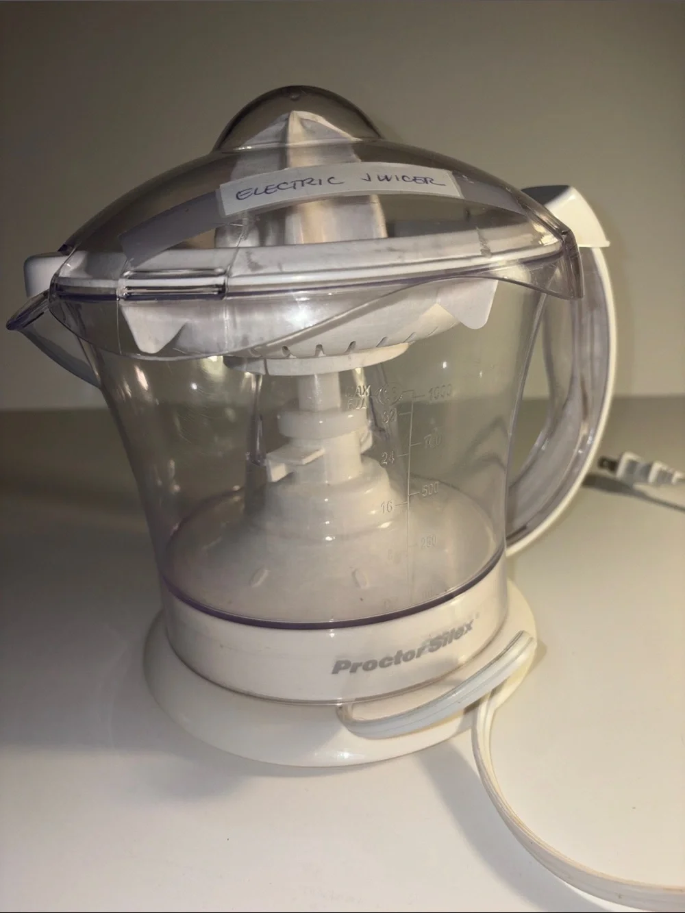 White Electric Citrus Juicer with Clear Pitcher